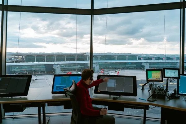 Avrupa'da ilk! İstanbul Havalimanı’nda aynı anda üç uçak iniş veya kalkış gerçekleştirebilecek